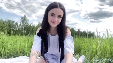 Пикник с любимой девушкой закончился страстным сексом на природе