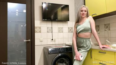 Воспитание падчерицы: не помогаешь по дому - соси хуй!