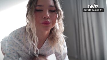 Казашка громко стонет на кривом хуе