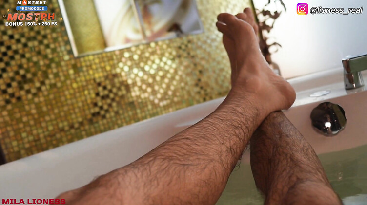 Нимфоманка развела сводного брата на секс в ванне