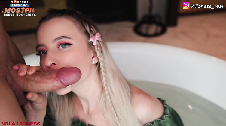 Нимфоманка развела сводного брата на секс в ванне