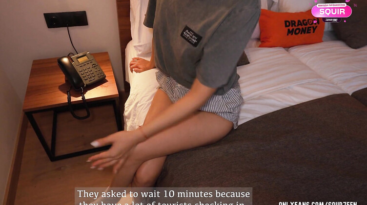 Благодарная красотка ебется с незнакомцем до вагинального кремпая