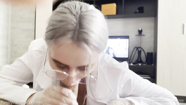 Медсестра вылечила синдром вялого члена минетом и еблей