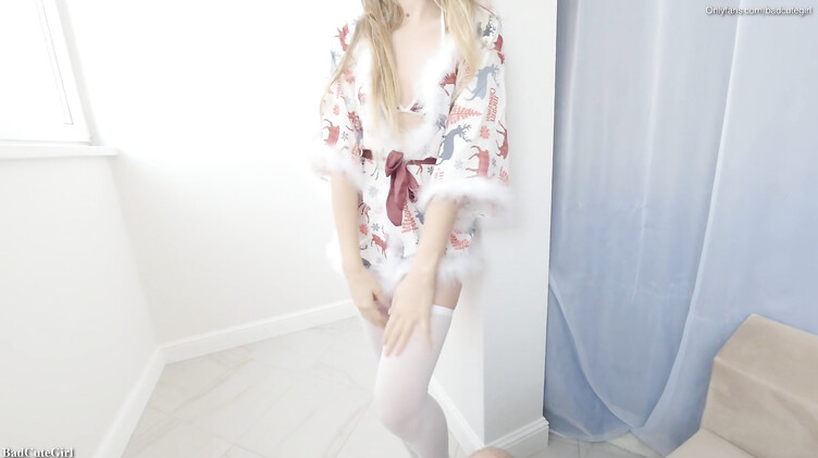 Маленькие соски: Анальный кремпай раком для фигуристой блондинки