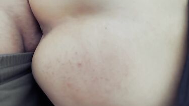 Отодрал на капоте тачки девушку без прав