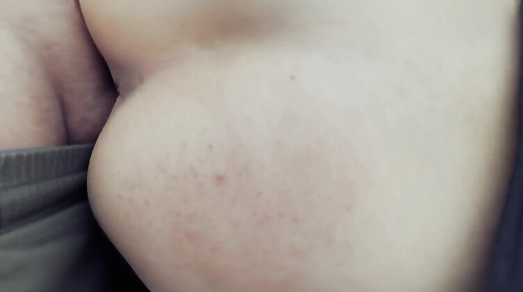 Отодрал на капоте тачки девушку без прав