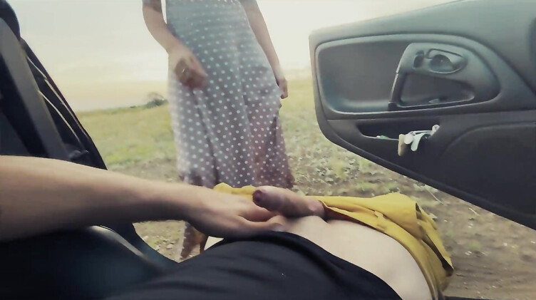 Отодрал на капоте тачки девушку без прав