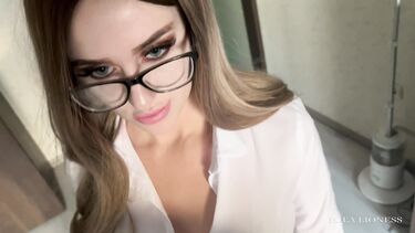 Горячая училка нежно сосет и трахается со студентом