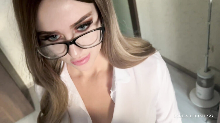 Горячая училка нежно сосет и трахается со студентом