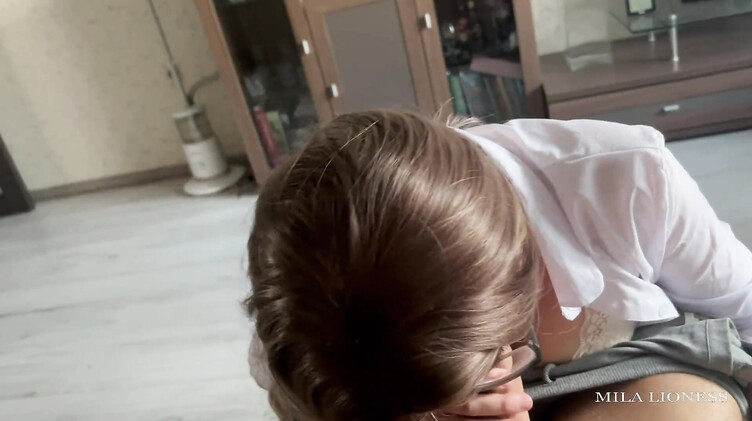 Mila Lioness: Горячая училка нежно сосет и трахается со студентом