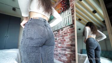 Застряла в тесных джинсах и была выебана отчимом