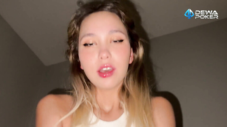 Сладкие стоны красивой блондинки во время страстного соития