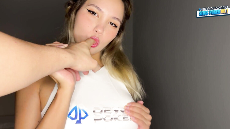 Сладкие стоны красивой блондинки во время страстного соития