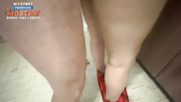 Гость отодрал на кухне гостеприимную жену друга