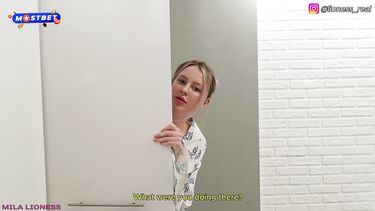 Забыла про парня, когда пальцы и хуй сводного брата оказались в пизде