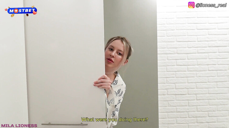 Забыла про парня, когда пальцы и хуй сводного брата оказались в пизде