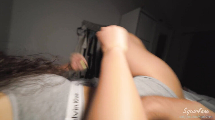 Сперма на животе: Хуй отчима отгоняет ночные кошмары падчерицы с кудряшками