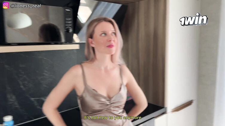 Напоила соседа виагрой и отсосала член перед еблей