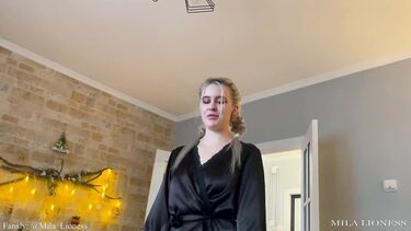 Мачеха сосет хуй и трахается с шантажистом пасынком