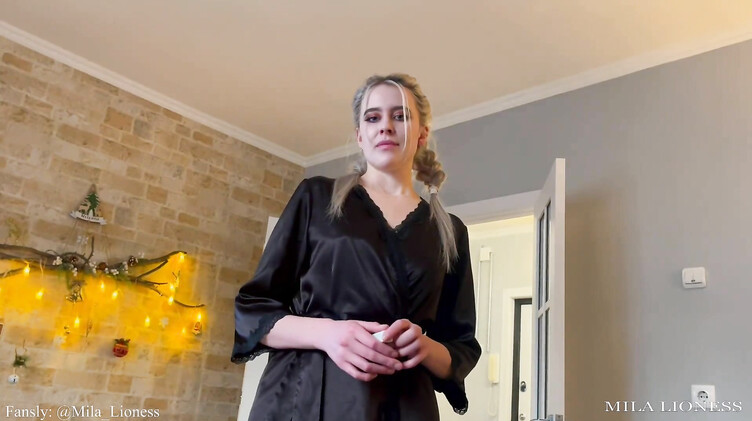 Мачеха сосет хуй и трахается с шантажистом пасынком