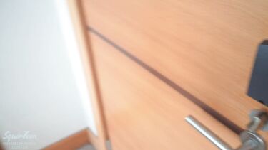 Сотрудник отеля отодрал до финала внутрь застрявшую постоялицу