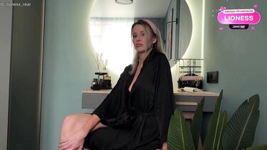 Мачеха оценивает шляпу пасынка и лишает его девственности