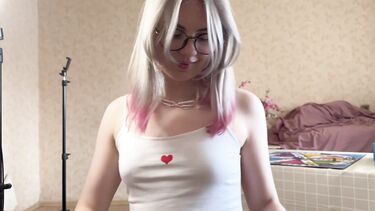 Проиграла в монополию минет и доступ к киске