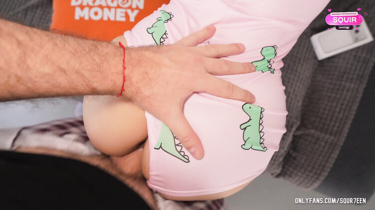 Я хочу айфон! Сосет отчиму и принимает сперму в киску ради подарка