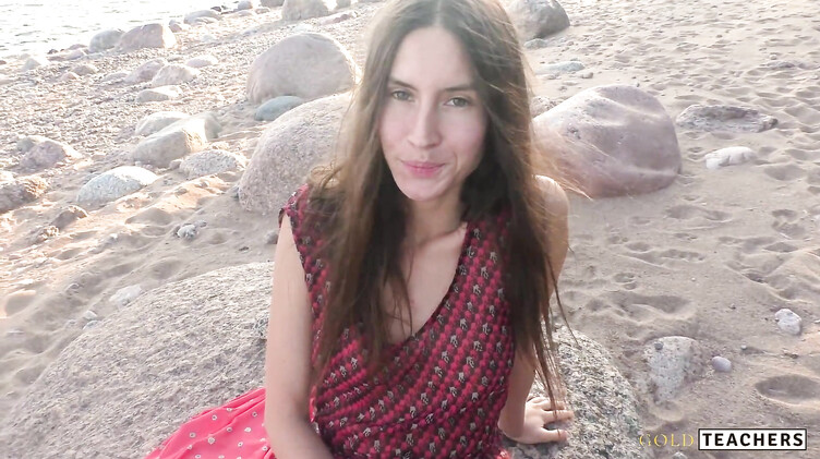 GoldTeachers: Худенькая девушка в платье сделала парню POV минет на пляже