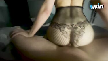 Первый раз? Проститутка бонусом дала в анал