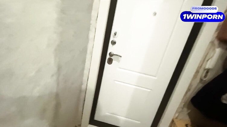 Первый раз? Проститутка бонусом дала в анал