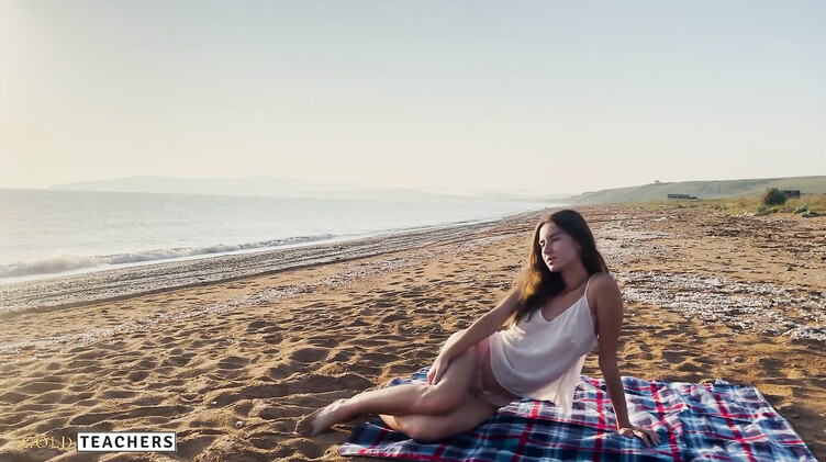 Экстремальная русская пара наслаждается красивым сексом на пляже