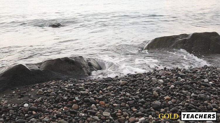 Бородатый девственник получил подарок судьбы - секс с красивой девушкой