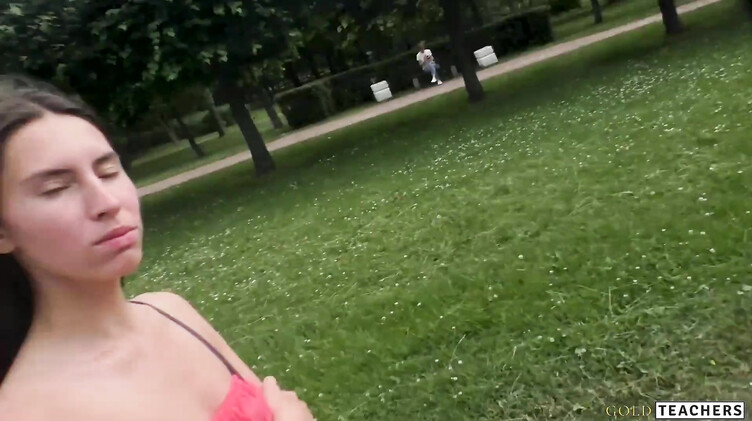 Пикапер трахнул украинку Соню и кончил во время римминга