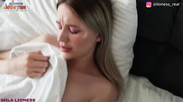 Брат подловил сводную сестру на мастурбации и помог ей членом