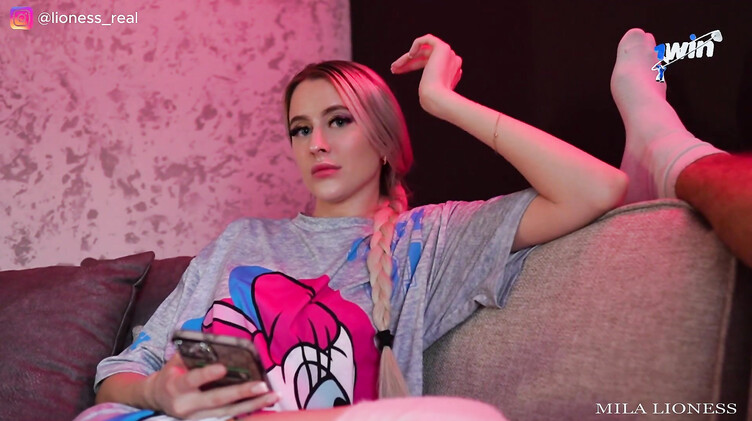 Шлюховатая сводная сестра повеселилась на члене старшего брата