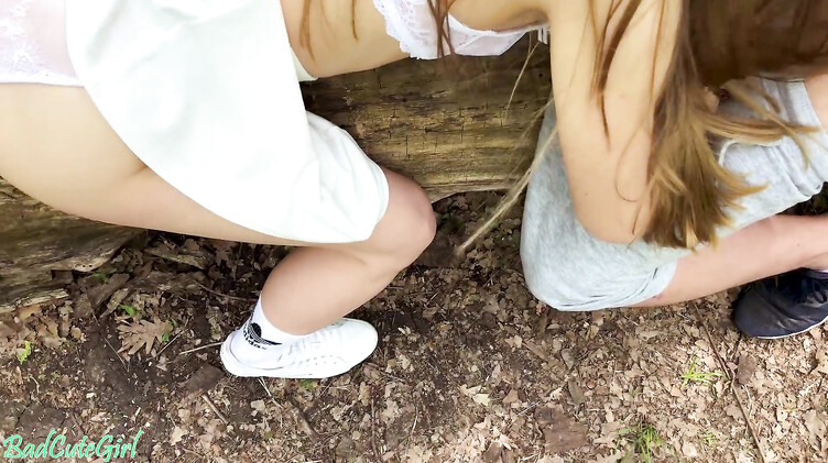 Оттрахал стройную цыпочку в парке