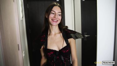 Русская ведьма оказалась на члене парня вместо вечеринки на Хэллоуин