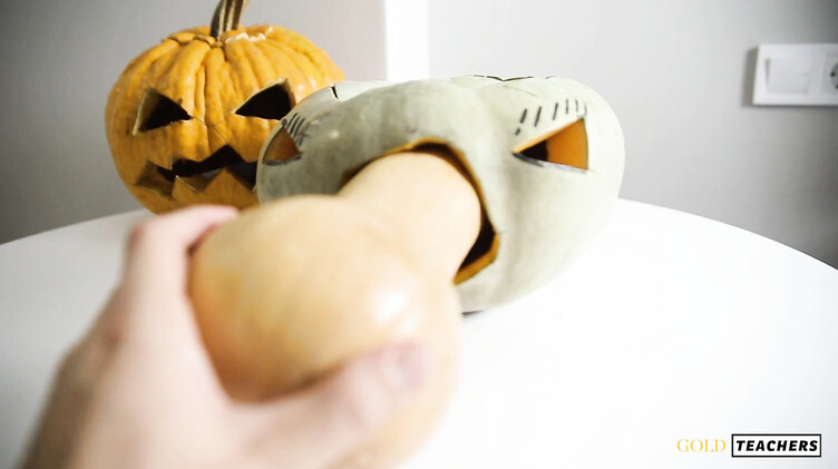 Русская ведьма оказалась на члене парня вместо вечеринки на Хэллоуин