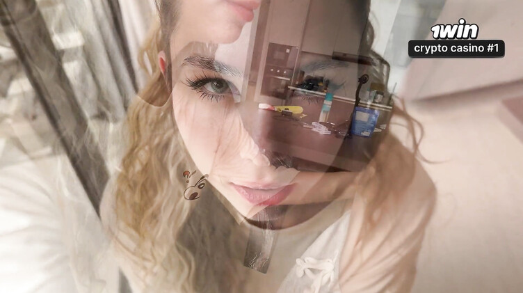 Опытный ебарь смачно отжарил 18-летнюю кудряшку с бритой киской