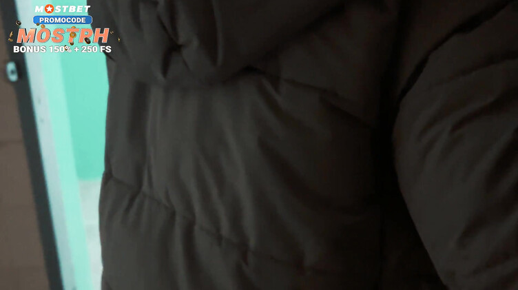 Силиконовые сиськи: Снял телку в супермаркете и трахнул дома