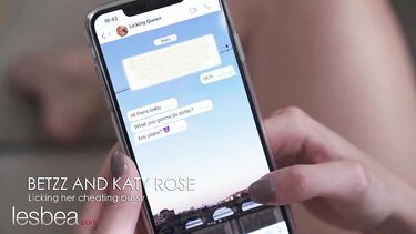 Лесбиянка виртуозно лижет пизду подруге, чтобы та не ходила налево