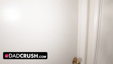 Сексуальное образование! Отчим учит узкоглазую падчерицу трахаться