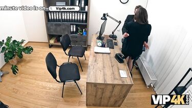 Жена ебется в офисе с главным бухгалтером за повышение зарплаты