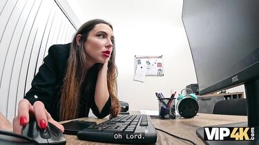 Жена ебется в офисе с главным бухгалтером за повышение зарплаты