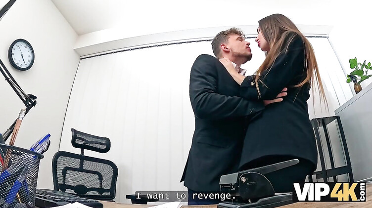 Жена ебется в офисе с главным бухгалтером за повышение зарплаты