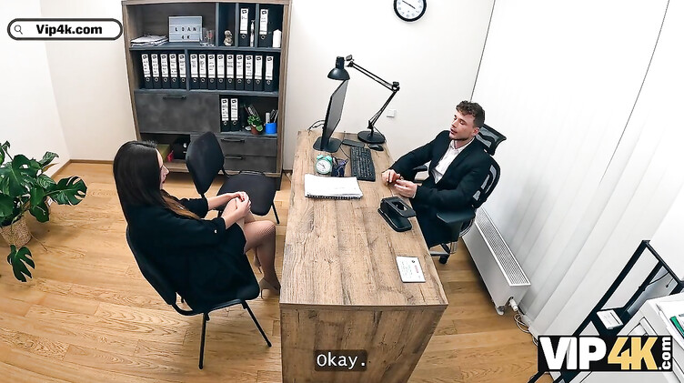 Жена ебется в офисе с главным бухгалтером за повышение зарплаты