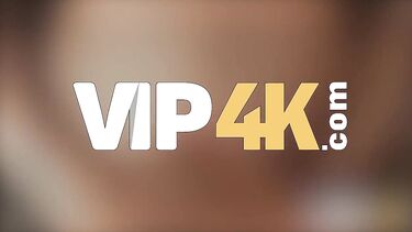 Незнакомец в туалете кафе дрючит жену криптоинвестора