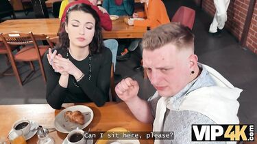 Незнакомец в туалете кафе дрючит жену криптоинвестора