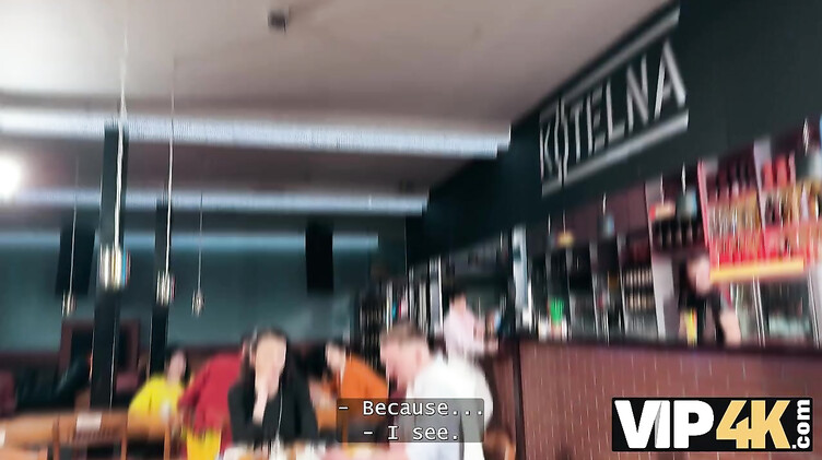 Незнакомец в туалете кафе дрючит жену криптоинвестора